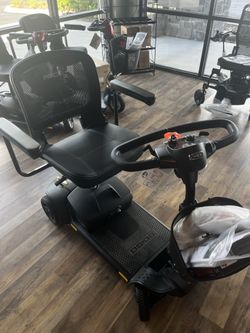 Go Go Elite Traveller 2 Platinum 4-Wheel