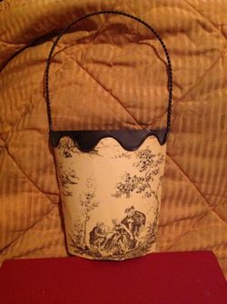 Vintage look hanging wall basket