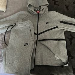Grey Nike Tech Men’s Medium 