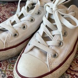 Converse. Men’s 3.5 Women’s 5.5