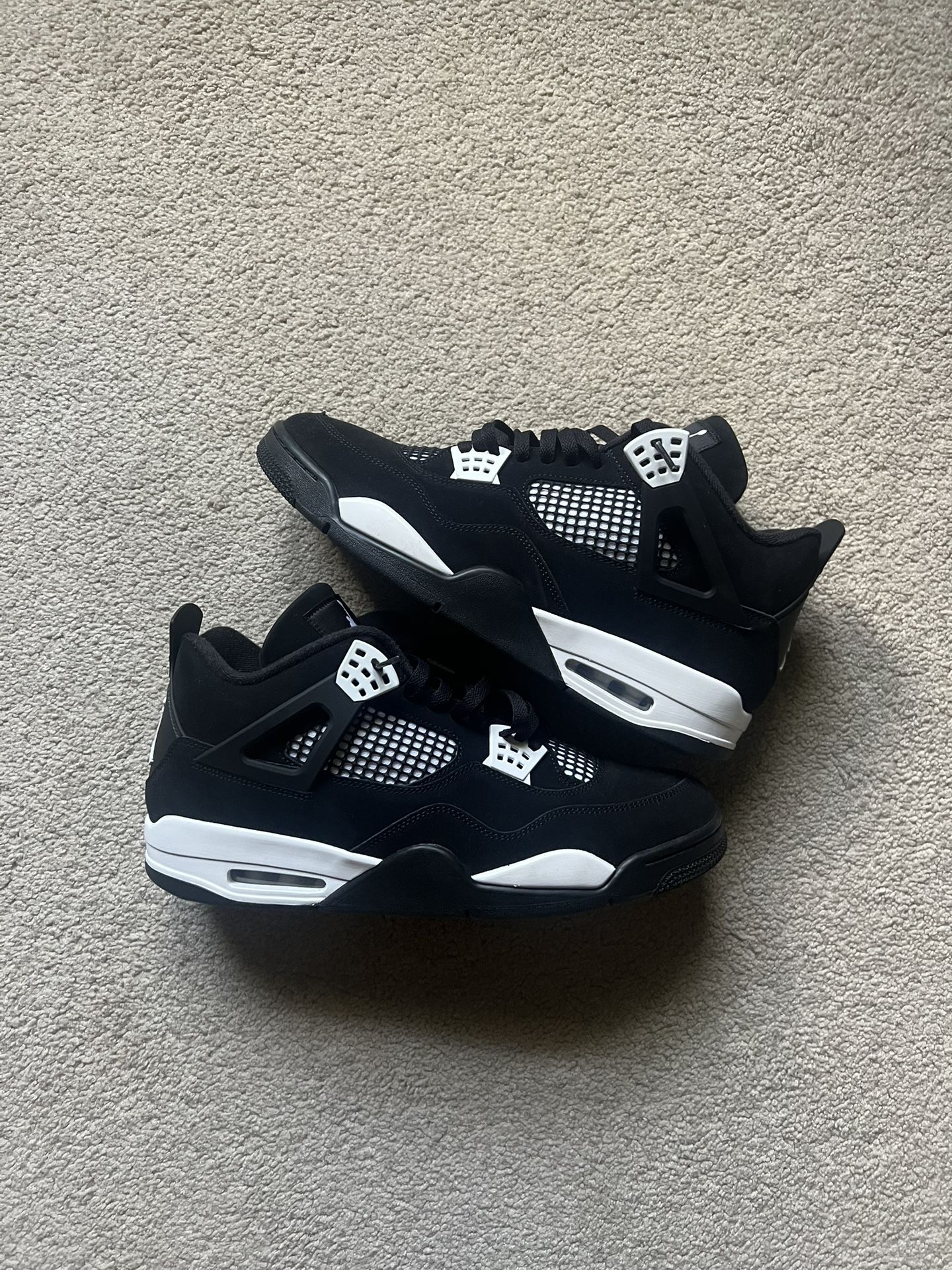 Jordan 4 “white thunder” size 13