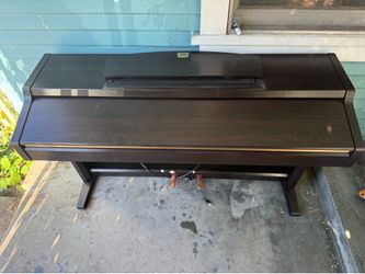 Yamaha Clavinova Full 88 Keyboard Piano