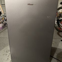 Hisense Mini Fridge Excellent Condition 