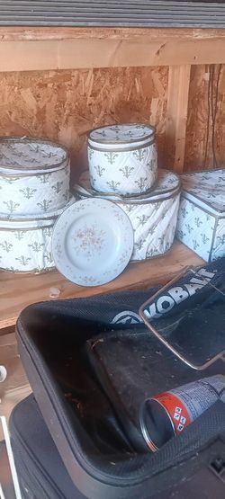 Gibson Fine Chine Set Gold Trim