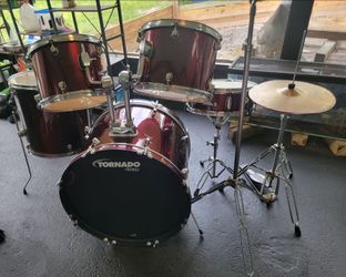 Tornado by Mapex 5-piece acoustic drum kit