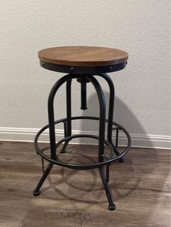 Barstools in a set of 4