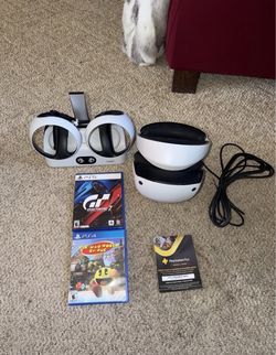 Sony PlayStation VR2 Headset w/ DOBE Dock, USB Cable, GT7 PS5 & Pac-Man ps4
