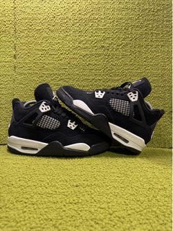 Jordan 4 white thunder size 7Y