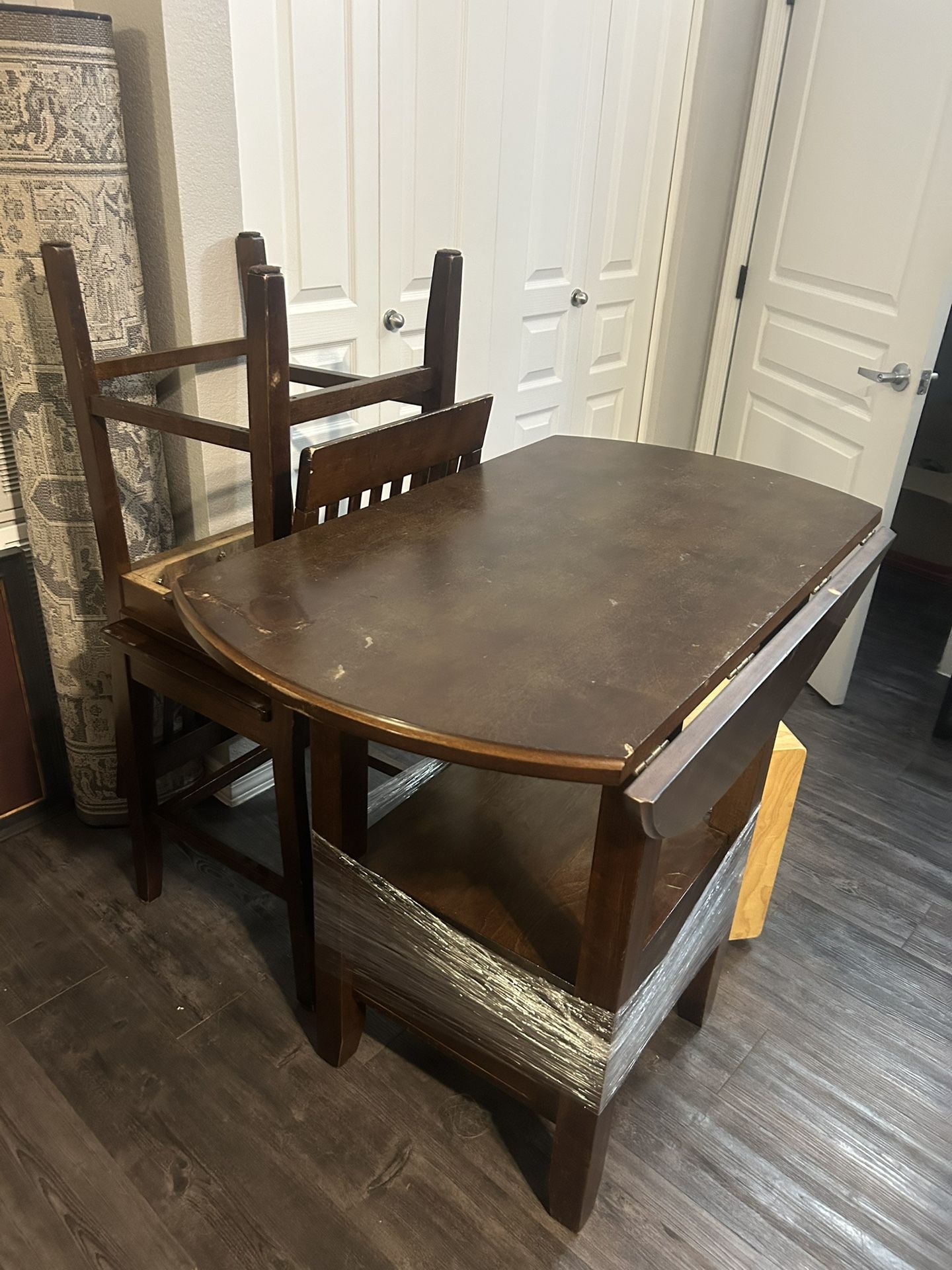 Table With Chairs 
