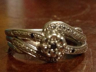 925 co Sterling silver BEATIFUL ring size 7 1/4. Grams 3.3