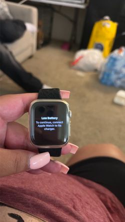 Apple Watch series se 2nd generation 44 mm in excellent condition.