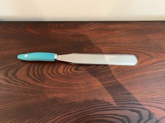 New/Unused Nordic Ware Serrated Cake Knife