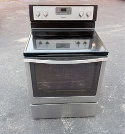 Whirlpool 30-in Glass Top 5 Elements 6.4-cu ft Self-Cleaning Freestanding Electric Range (Black-on-stainless)