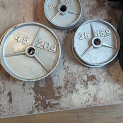 Weights 210lbs Total - 45lbs (2x) + 35lbs (2x) + 25 (2x) 