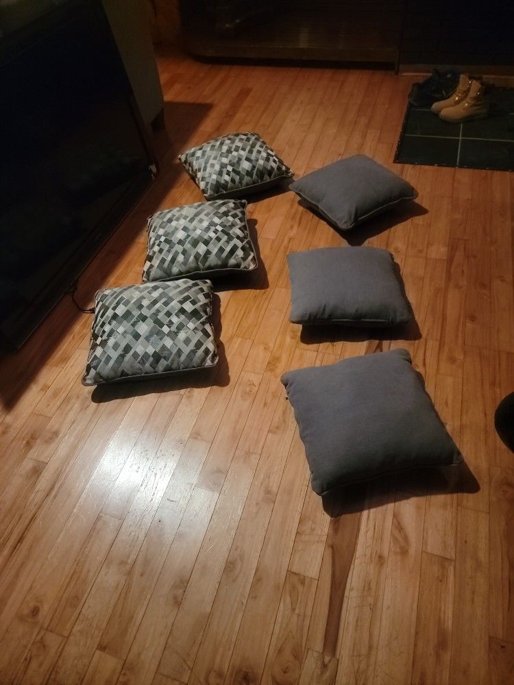 6 Excellent Condition Gray Throw Pillows. No Stains No Damage Just Don't Want Them.