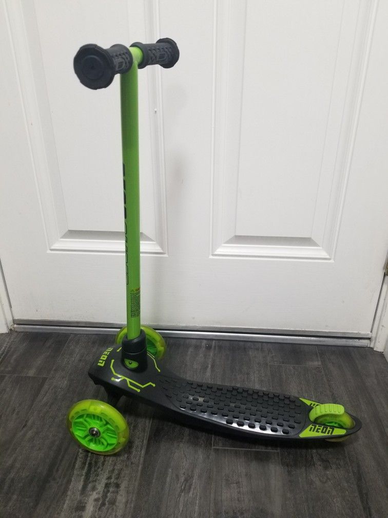 Neon Glider 3 wheel scooter light up wheels Green