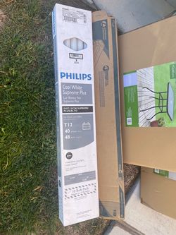 Fluorescent lighting fixture and bulbs