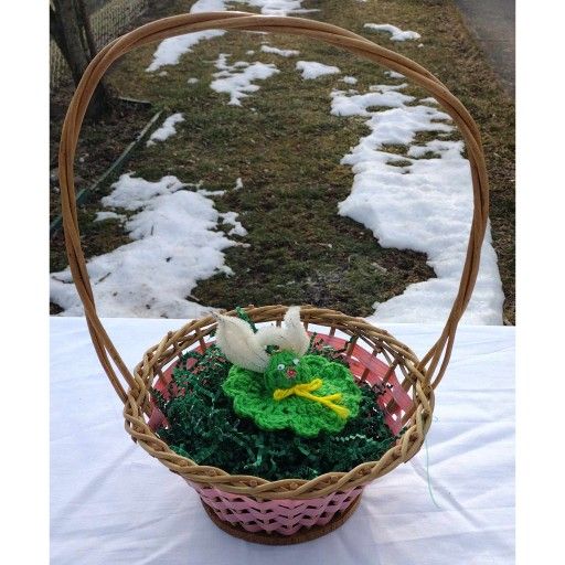 Vintage Traditional Easter Basket - Great Condition