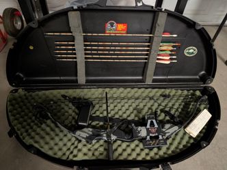 Compound Bow with Hard Case and Arrows
