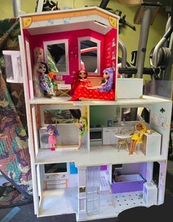 Rainbow High House & Dolls