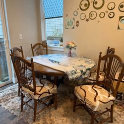 Free Dinning Table Set - Lynnwood 