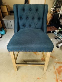 2 matching barstools