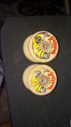 Labeda Gripper Medium roller hockey wheels in yellow