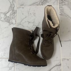 New Women’s Boots Shoes Size 7.5