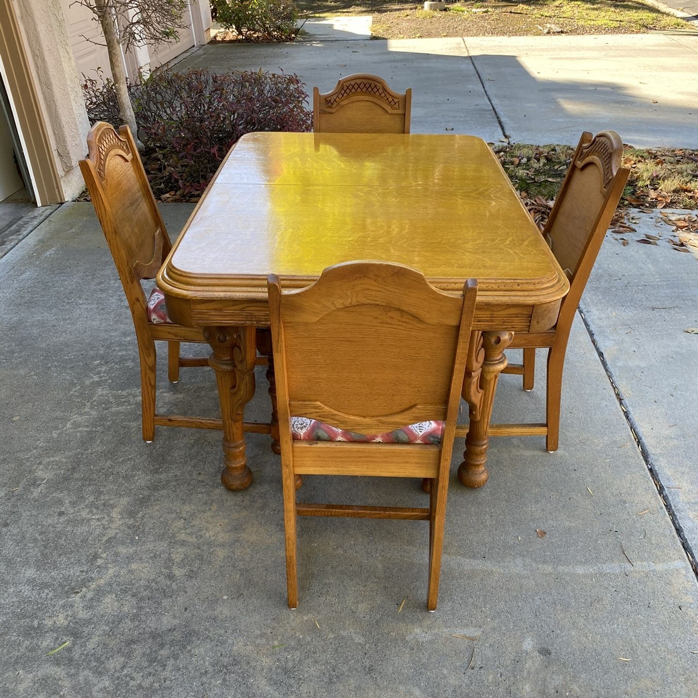 ANTIQUE Oak dining table and 4 chairs circa 1920