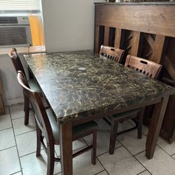 Dining Room Table & Chairs