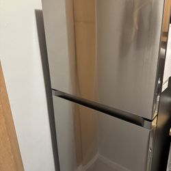 Top Freezer Refrigerator 