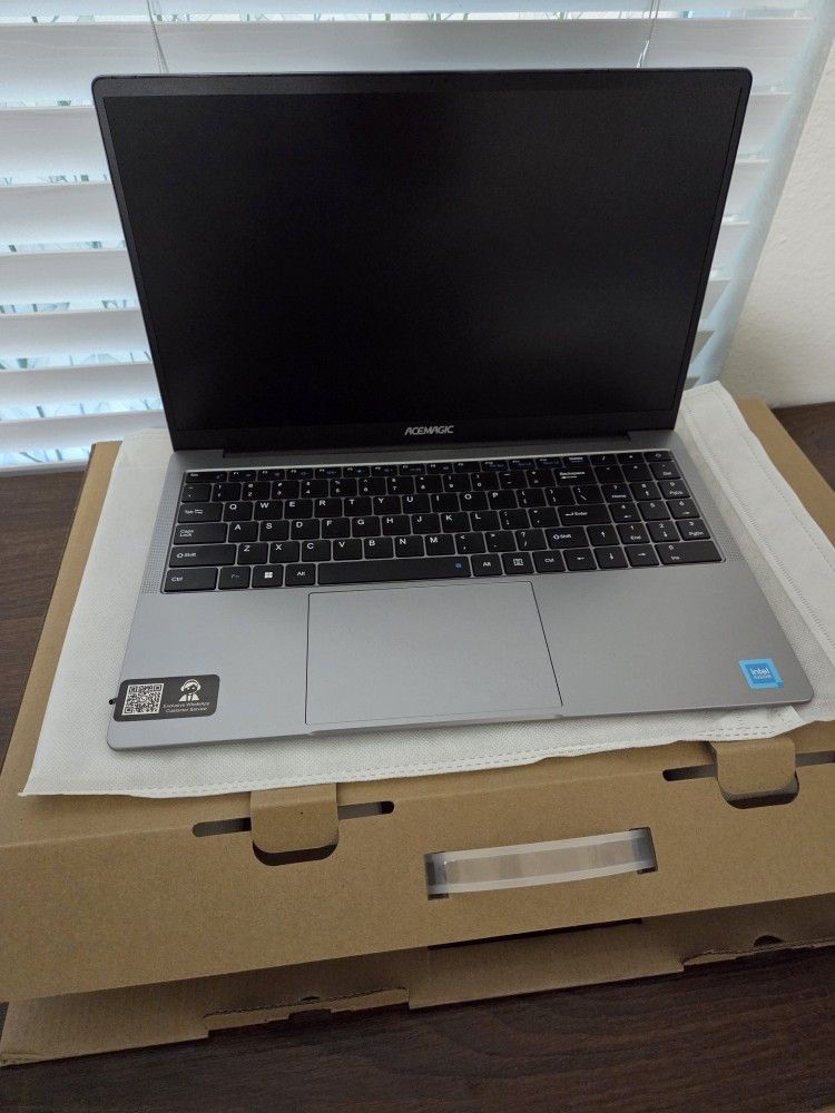 New laptop 512GB/16GB with MS Office