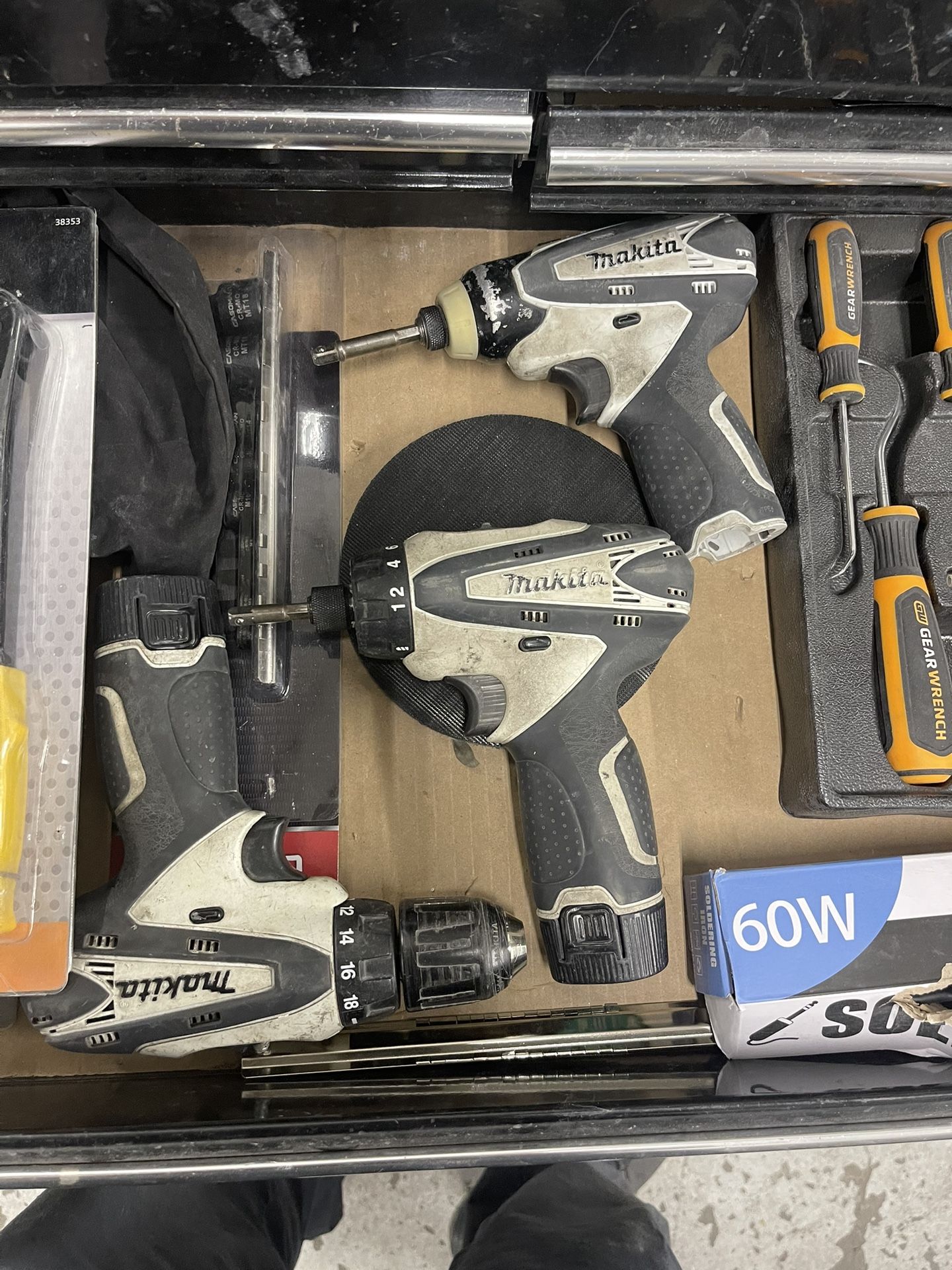 Makita Set 2 drills, impact, batteries, charger