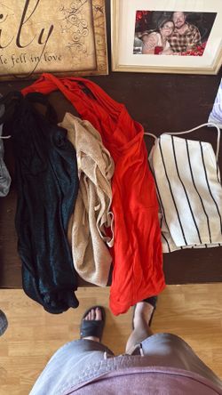 4 tank tops size s-m free