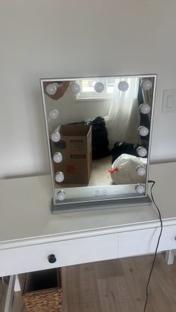 Light up vanity mirror