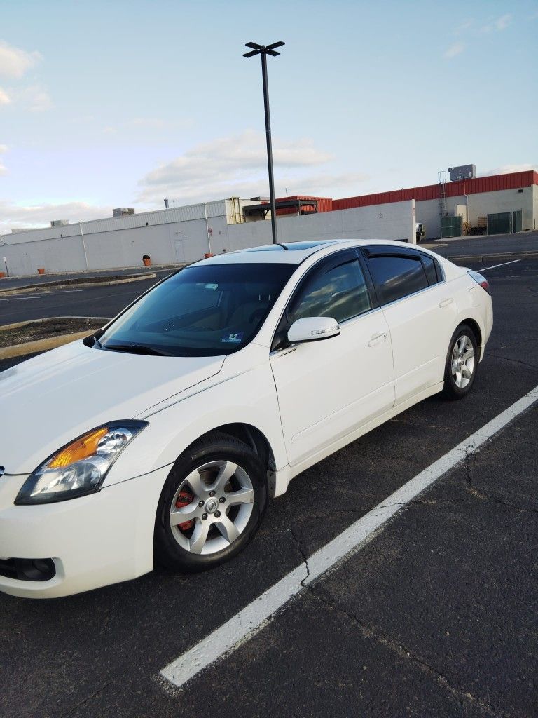 2008 Nissan. Nice And Clean.