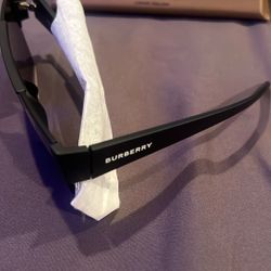 Women’s Burberry sunglasses 