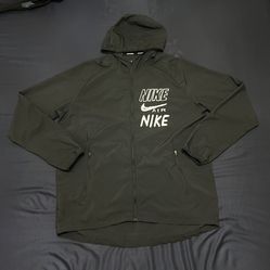 NIKE RUNNING ESSENTIAL HOODED WINDBREAKER JACKET BLACK MEN’S  SZ L CN8446 010 