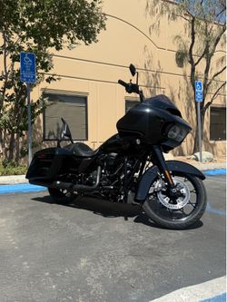 2020 Harley-Davidson Road Glide 114 | 7,800 Miles | Loaded | Michelin Tires