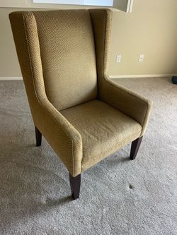 FREE!  Living Room Chair.  Excellent condition.   Located in Solana Beach.  Lomas Santa Fe Dr and Hwy 5.  FREE!