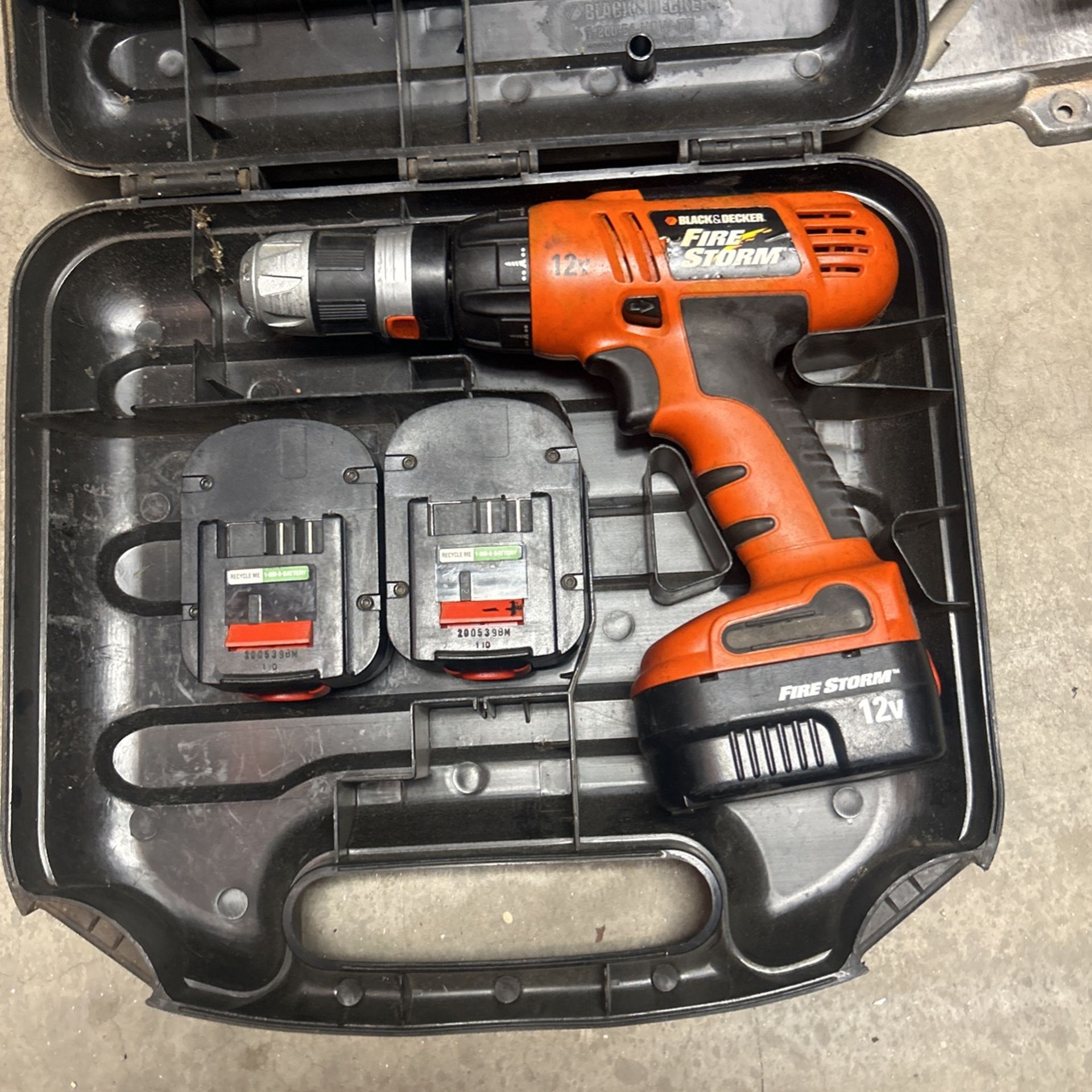 Black And Decker Three Batteries And Quick Connect Attachment