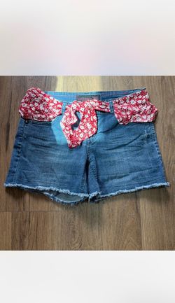 Size 7 women’s denim shorts with attached floral bandanna belt