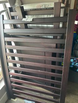 Free CRIB WITH MATTRESS PICKUP Friday  BY 3pm