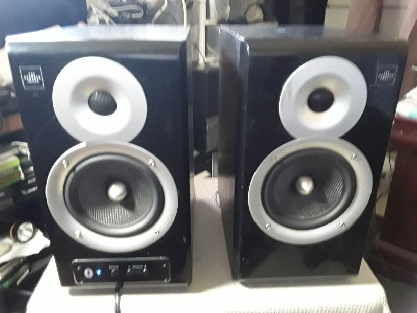 SHARPER IMAGE POWERED SPEAKER, PIANO BLACK FACES, K0500 WITH BLUETOOTH