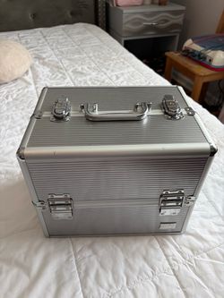 Large Silver Aluminum Makeup Train Case