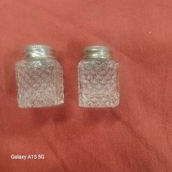 Glass Salt and Pepper Shaker Set