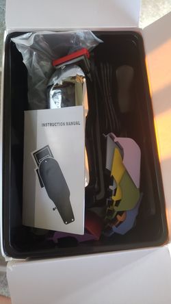 Hair clippers with complete accessories