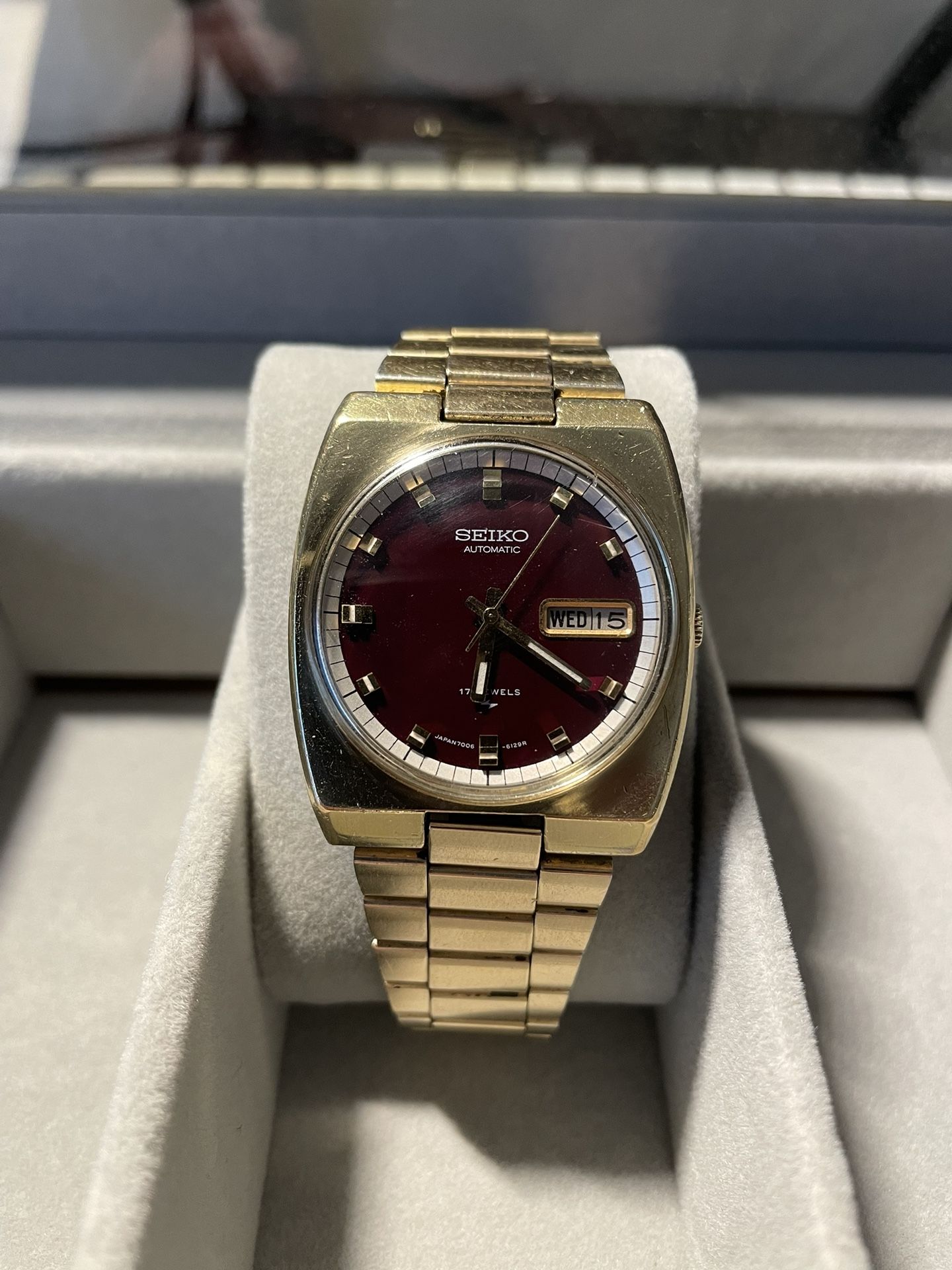 Vintage Seiko 7006-6009 17 Jewel Men's Manual Wristwatch 7006A w Original  Band for Sale in San Diego, CA - OfferUp
