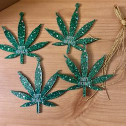 BRAND NEW LEAF SHAPED XMAS ORNAMENTS 