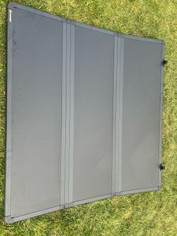Brand New Low-Profile Hard Tri-Fold Tonneau Cover – Nissian/Toyota/Jeep